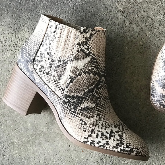 Qupid Topanga Black & White Python Snake Bootie - Picture 4 of 8